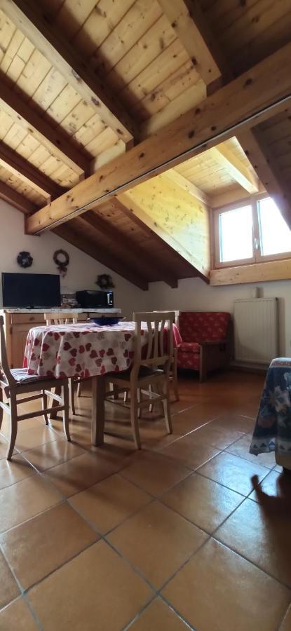Appartement Mansarda A Carciato, Trilocale In Montagna à Dimaro Extérieur photo