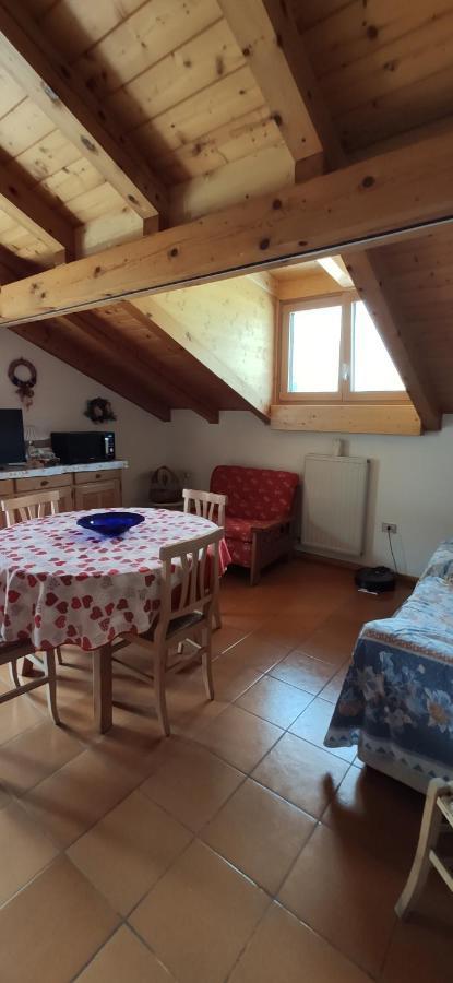 Appartement Mansarda A Carciato, Trilocale In Montagna à Dimaro Extérieur photo