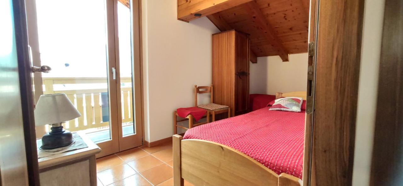 Appartement Mansarda A Carciato, Trilocale In Montagna à Dimaro Extérieur photo