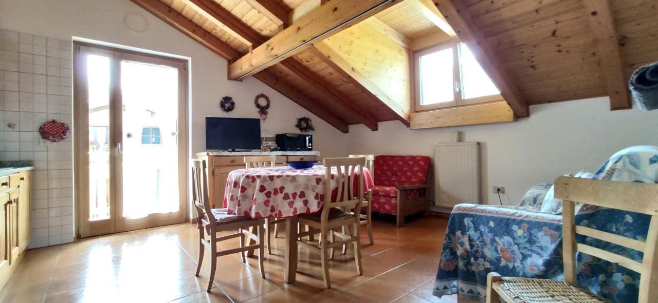Appartement Mansarda A Carciato, Trilocale In Montagna à Dimaro Extérieur photo