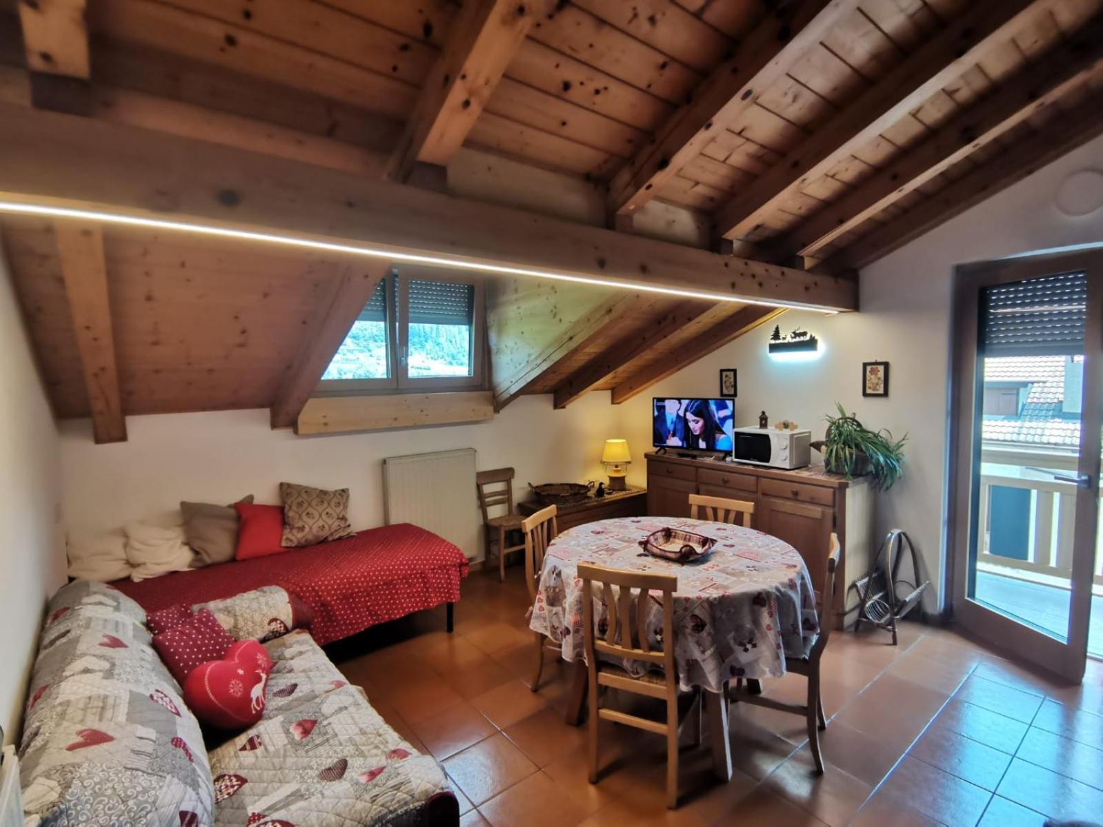 Appartement Mansarda A Carciato, Trilocale In Montagna à Dimaro Extérieur photo