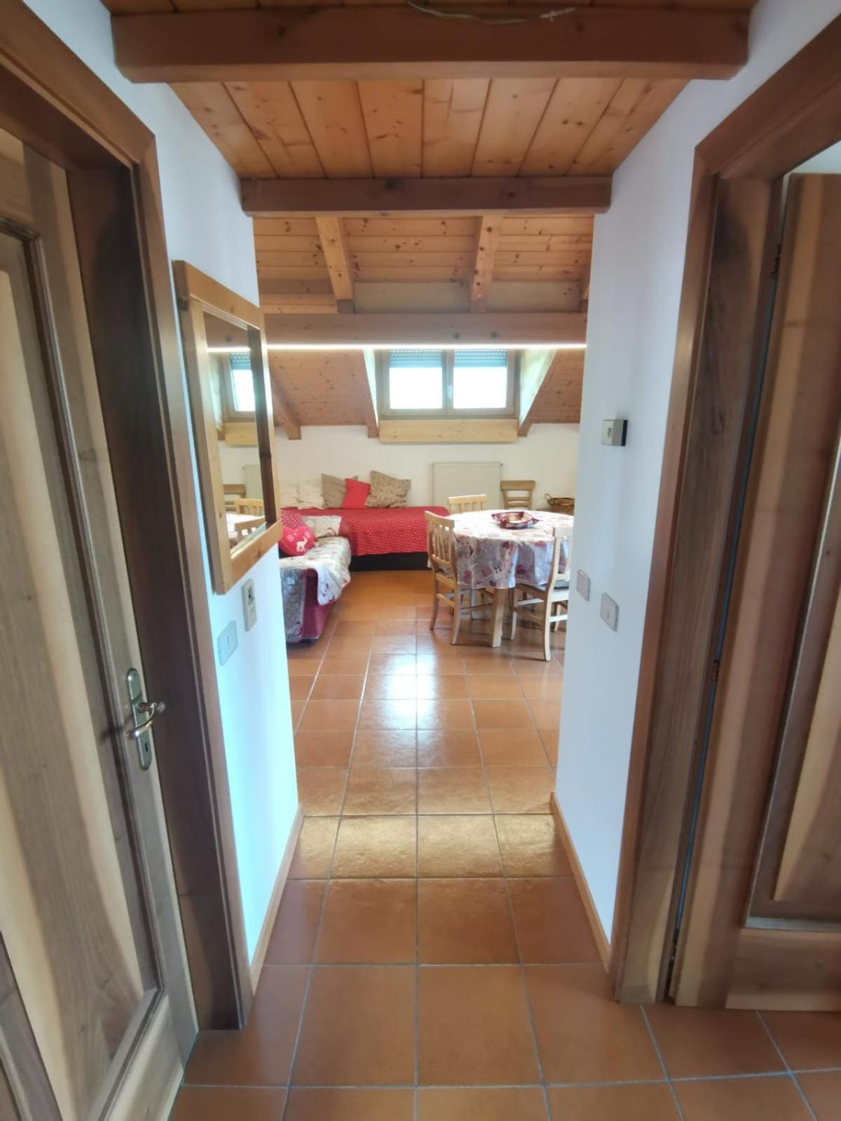 Appartement Mansarda A Carciato, Trilocale In Montagna à Dimaro Extérieur photo