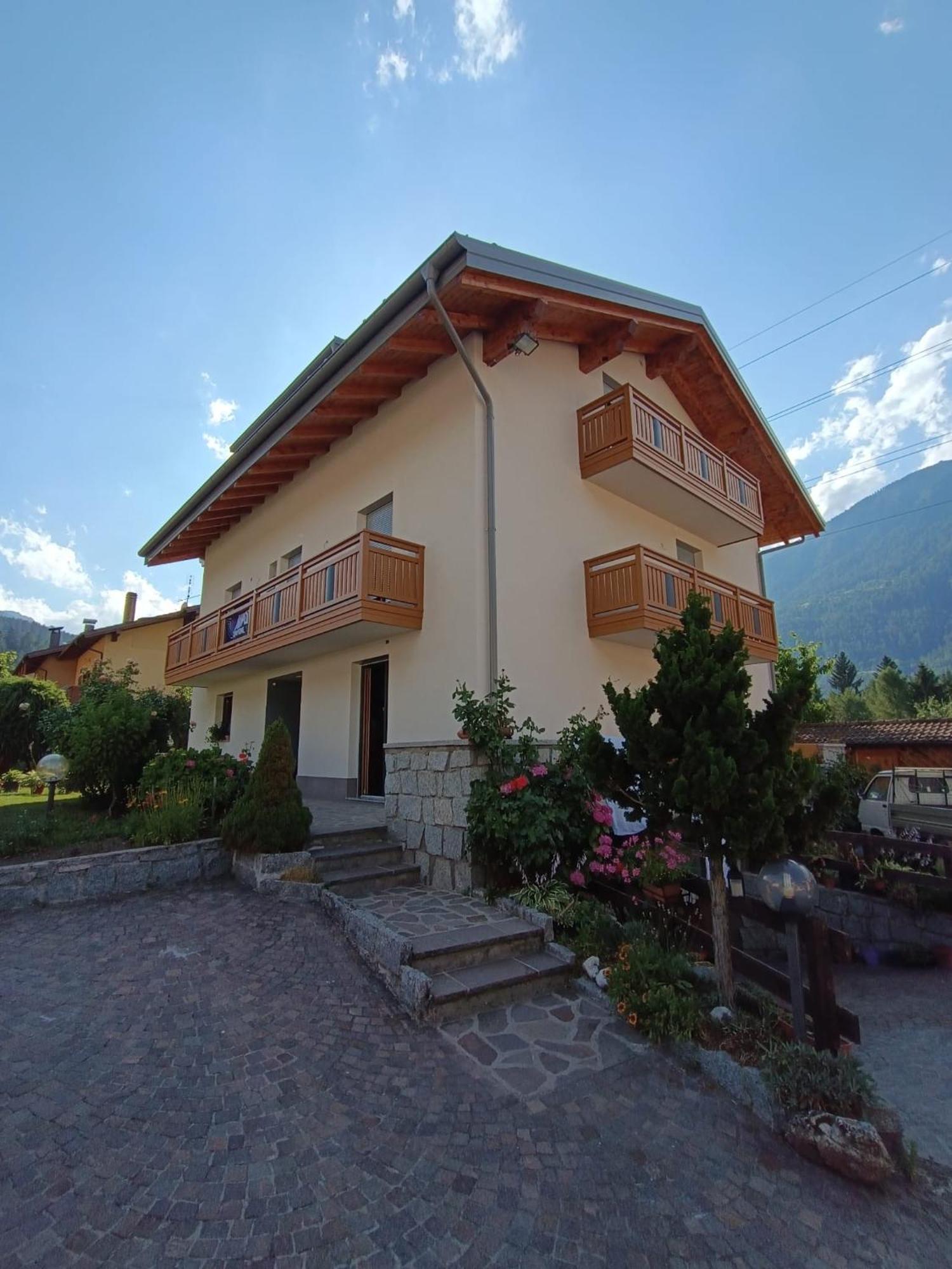 Appartement Mansarda A Carciato, Trilocale In Montagna à Dimaro Extérieur photo